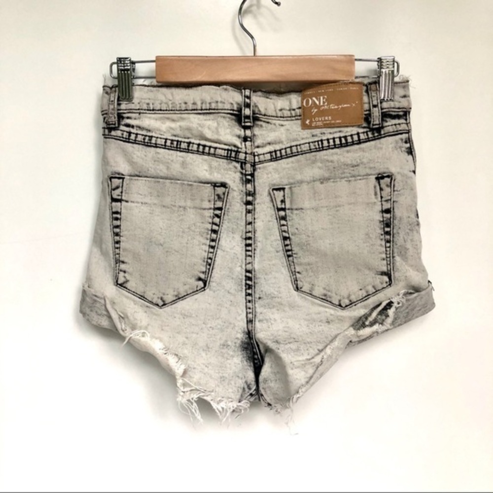 ONE high waisted distressed shorts size25 - Picture 6 of 6